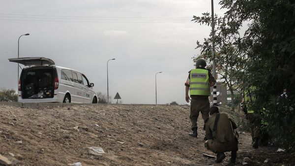 Израильские солдаты у дороги в Сектор Газа, Архивное фото