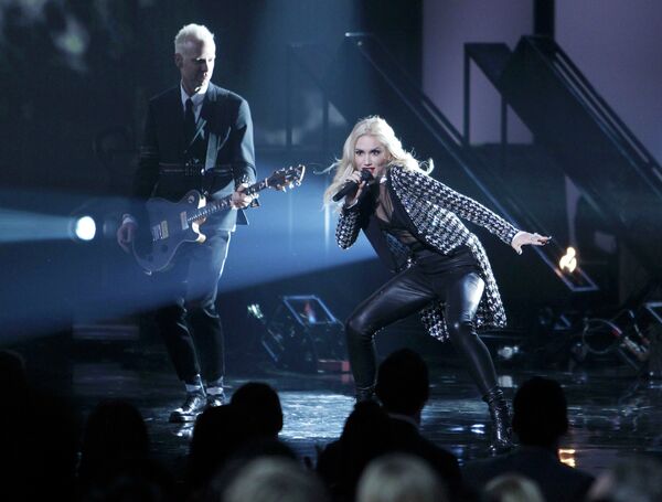 Группа No Doubt выступает на 40-й церемонии American Music Awards в Лос-Анджелесе