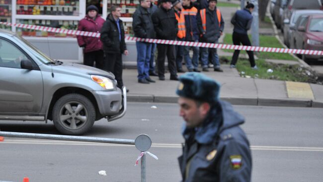 Автомобиль врезался в остановку на Онежской улице в Москве