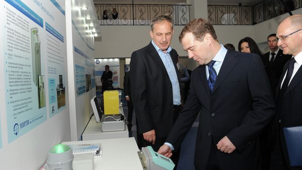 Председатель правительства РФ Дмитрий Медведев во время посещения Нововоронежской АЭС