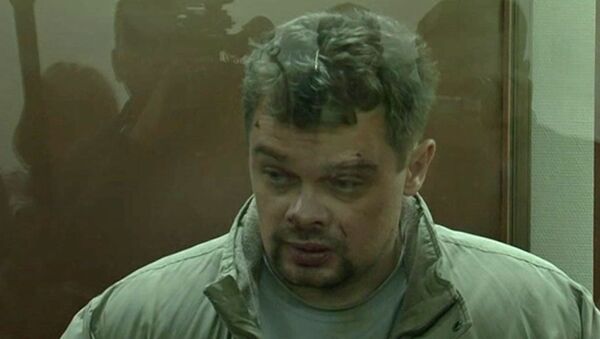 Подозреваемый в тройном убийстве на улице Бирюлевской в Москве дает интервью в зале суда