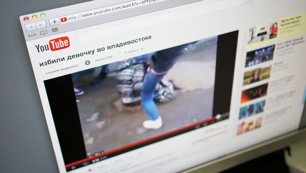 Видео с избиением школьницы во Владивостоке на сайте YouTube 