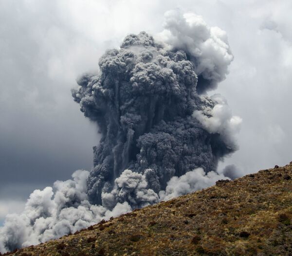 Извержение вулкана Тонгариро в Новой Зеландии