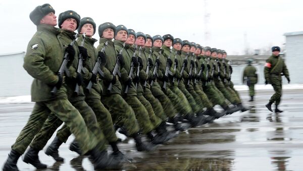 Военнослужащие парадного расчета Отдельной дивизии оперативного назначения внутренних войск МВД