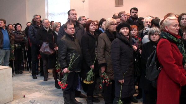 Сотни поклонников Стругацкого прощаются с мастером в Петербурге 