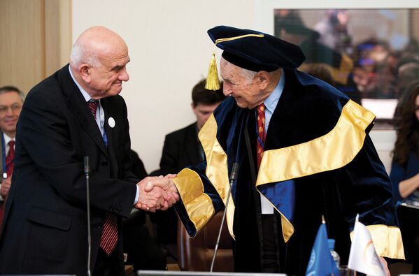 Присвоение звания «Почетный профессор НИУ ВШЭ» лауреату Нобелевской премии по экономике Кеннету Эрроу