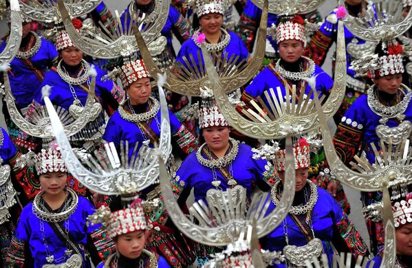 Репетиция празднования Нового года народности мяо в провинции Гуйчжоу, Китай