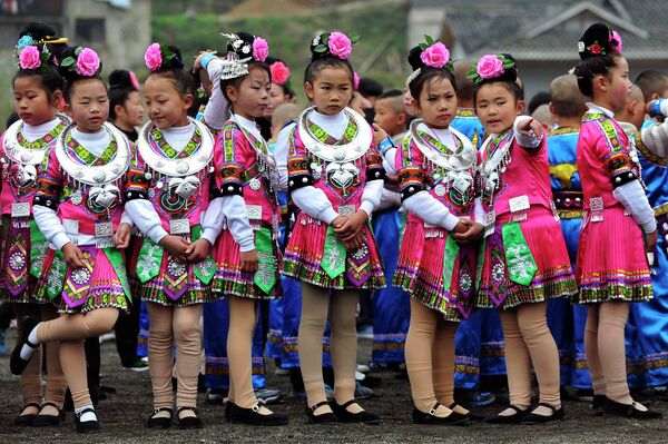 Репетиция празднования Нового года народности мяо в провинции Гуйчжоу, Китай