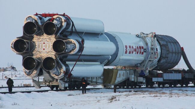 Вывоз ракеты Протон-М на стартовый комплекс Байконура. Архив