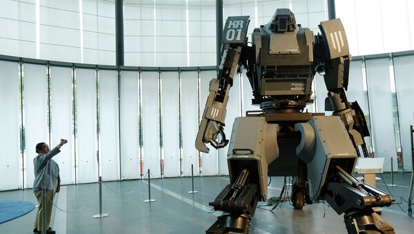 Боевой робот Kuratas на выставке в Токио, Япония