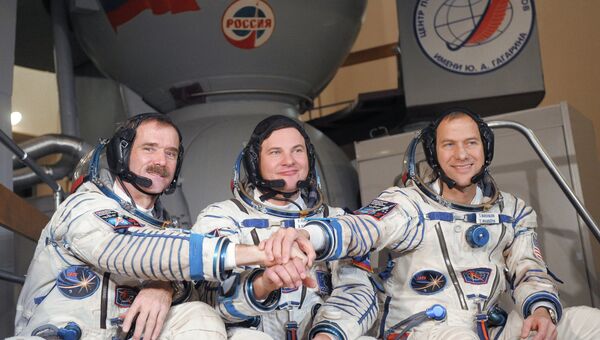 Российский космонавт Роман Романенко, канадский астронавт Крис Хадфилд и американский астронавт Томас Машберн. Архив