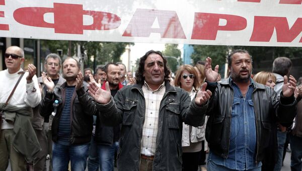 Греческие врачи и муниципальные работники бастуют против увольнений