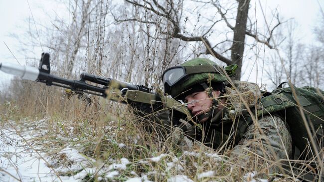 Новая боевая экипировка для военнослужащих сухопутных войск. Архивное фото