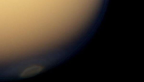 Дымка из газов на южном полюсе Титана, спутника Сатурна