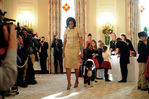 Мишель Обама и пес Бо вышли к гостям Белого дома