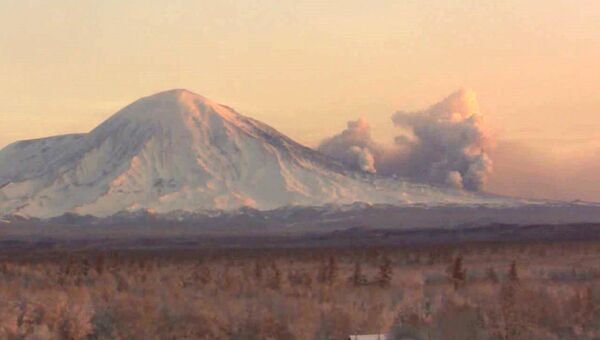 Кадры извержения вулкана Плоский Толбачик на Камчатке