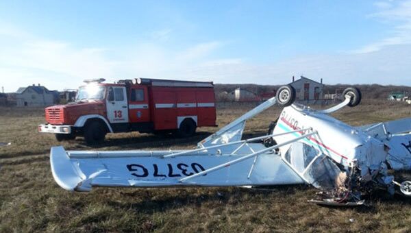 В юго-западном районе Ставрополя при заходе на посадку потерпел крушение легкомоторный спортивный самолет