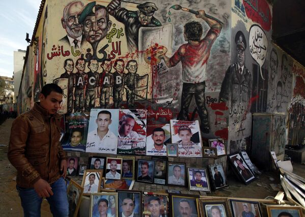 Фотографии людей на улице Мухаммед Махмуд, убитых во время акций протеста в Каире