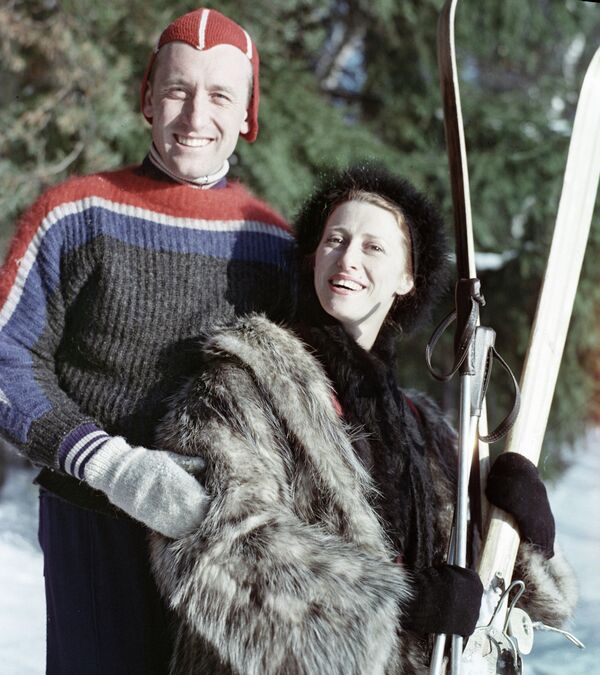 Майя Плисецкая с супругом Родионом Щедриным на лыжной прогулке