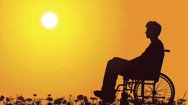 Мужчина с ограниченными возможностями в инвалидном кресле