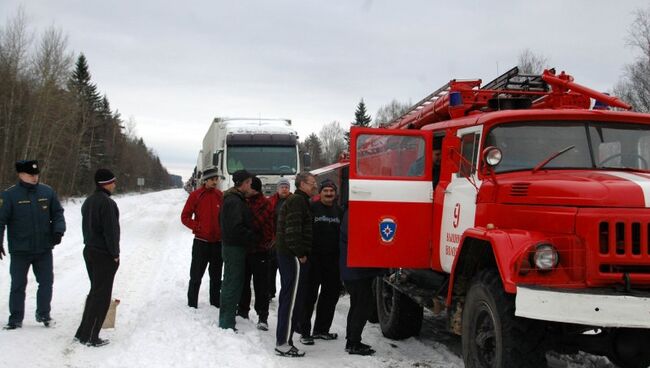 Движение по трассе М10 под Тверью было парализовано из-за обильных снегопадов