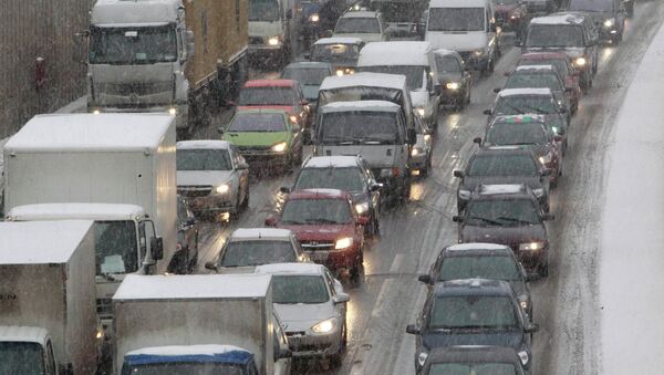 Пробки, вызванные снегопадом в Москве 
