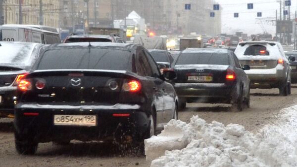 Снегопад в Москве: пробки на дорогах, сугробы на тротуарах 