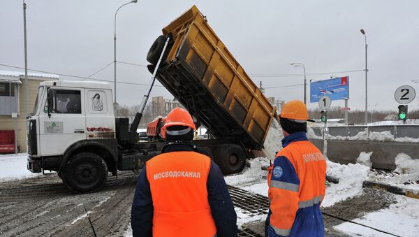 Работа снегоплавильного пункта в Москве