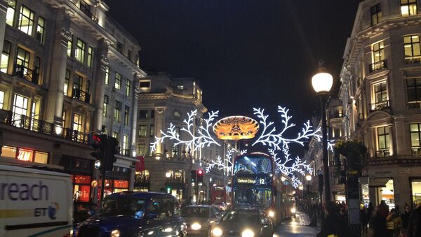 Праздничные огни на Оксфорд-стрит в Лондоне