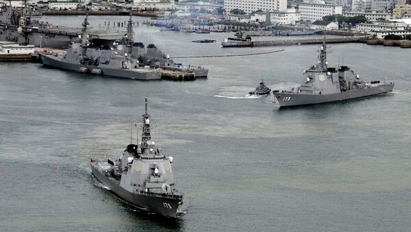 Эсминцы военно-морских сил самообороны Японии в порту военной базы в Нагасаки 
