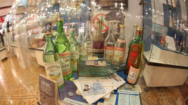 В годы горбачевской антиалкогольной кампании водку выдавали по талонам    