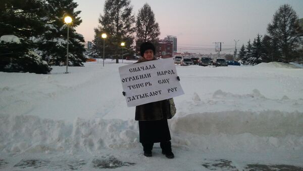 Пикет перед заксобранием Новосибирска против закона о митингах