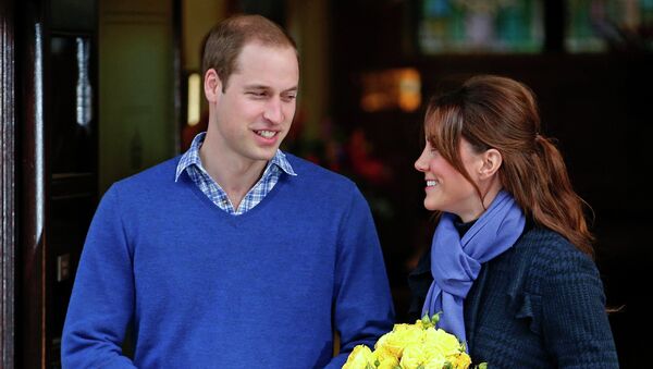 Кейт Миддлтон с мужем принцем Уильямом покидают больницу имени короля Эдуарда VII в Лондоне