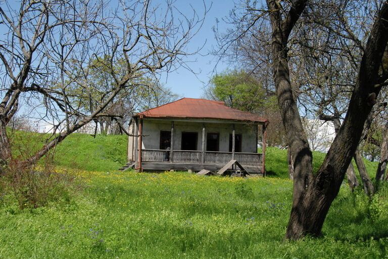Музей художника Нико Пиросмани расположен в доме, им собственноручно построенным Музей художника Нико Пиросмани расположен в доме, им собственноручно построенным