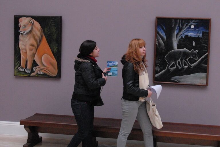 Картины Сидящий желтый лев и Медведь в лунном свете Нико Пиросман Картины Сидящий желтый лев и Медведь в лунном свете Нико Пиросман