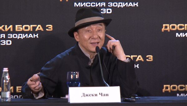 Джеки Чан спел про любовь на презентации нового фильма в Москве 