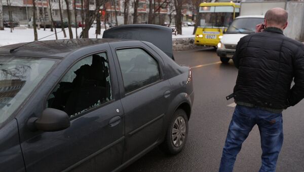 Обстрел автомобиля и ограбление на севере Москвы. Кадры с места ЧП