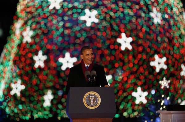 Президент США Барак Обама зажег огни на Национальной елке