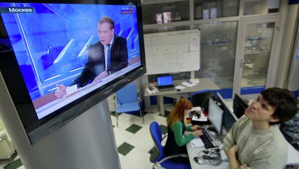 Трансляция интервью Д.Медведева российским телеканалам. Архивное фото