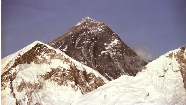 Гора Эверест. Архивное фото