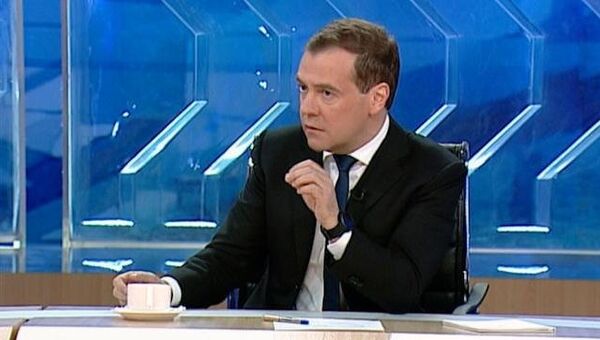 Медведев о Сердюкове, оппозиции и обысках по Болотному делу 