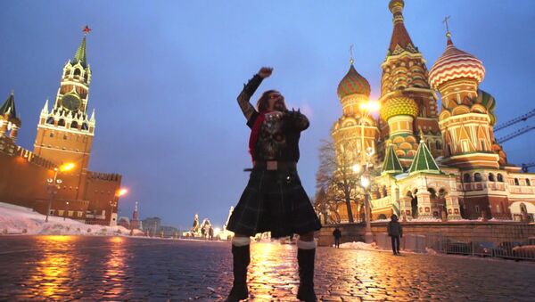 Джигурда в килте станцевал под Gangnam Style на Красной площади   
