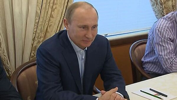 Путин доехал в электричке по олимпийской дороге из Адлера до Красной поляны
