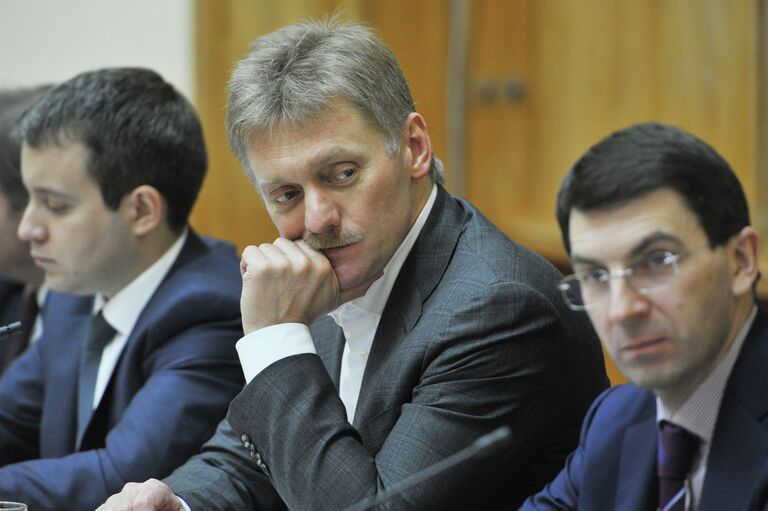 Дмитрий Песков (в центре) на Конференции доверенных лиц президента Владимира Путина Дмитрий Песков (в центре) на Конференции доверенных лиц президента Владимира Путина