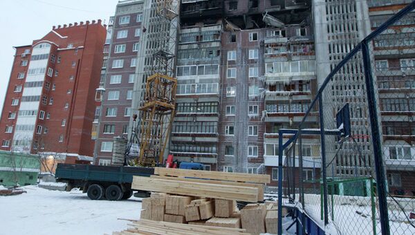 Восстановительные работы в доме, пострадавшем от взрыва, в Томске