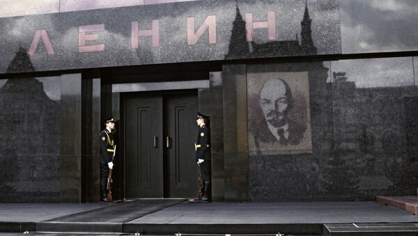 Почетный караул у Мавзолея В.И.Ленина, архивное фото