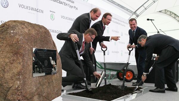 Д.Медведев участвовал в закладке завода по производству двигателей Volkswagen