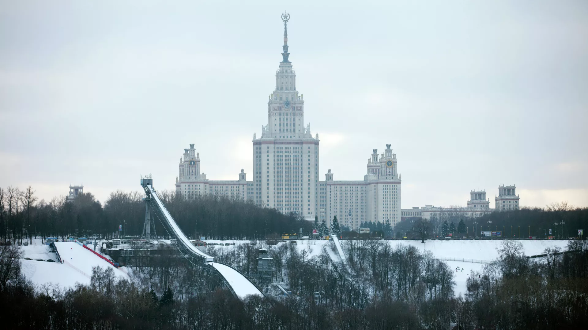 Воробьевы горы и здание МГУ - РИА Новости, 1920, 24.01.2025