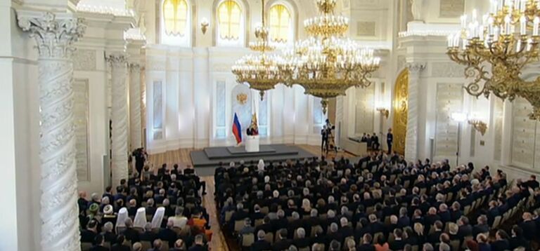 Владимир Путин обращается с ежегодным посланием к Федеральному Собранию Владимир Путин обращается с ежегодным посланием к Федеральному Собранию