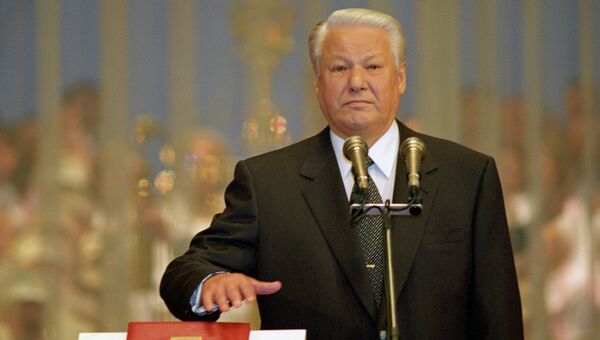 Борис Ельцин во время принятия присяги. Архив